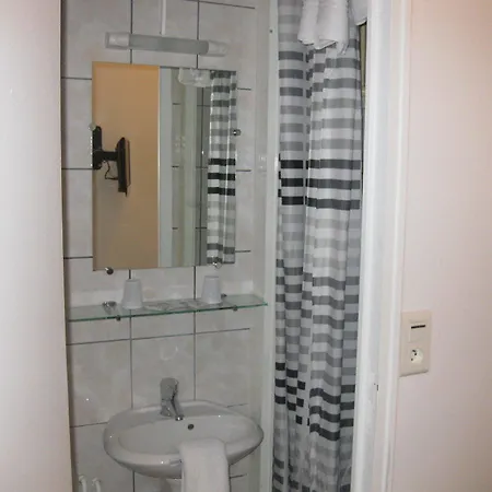Le Monopole Hotel *